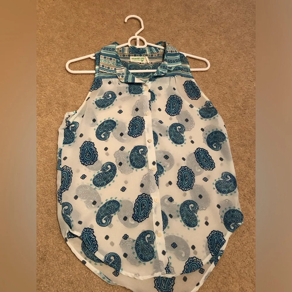 Selena Gomez Tops - Small Selena Gomez Dream Out Loud Sleeveless Button Down Paisley Collared Tank